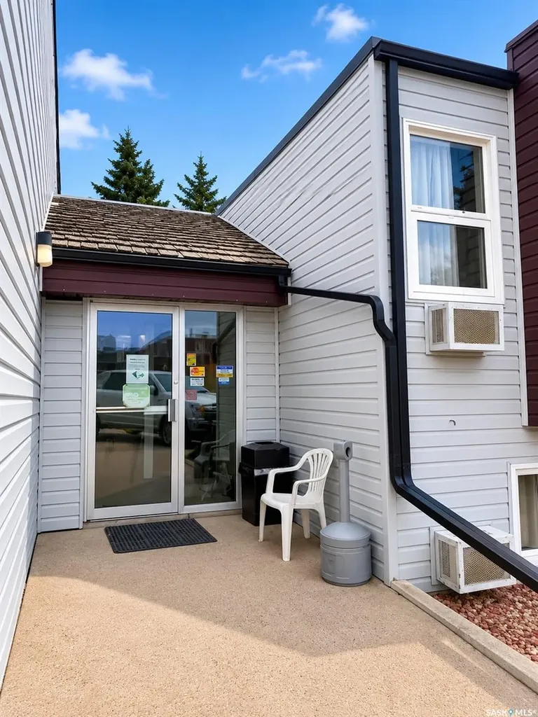 304 King Edward Street Davidson SK S7K 2Y7