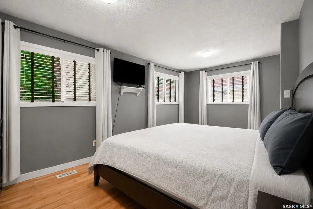 301 Fisher Crescent Saskatoon SK S7L 5E1