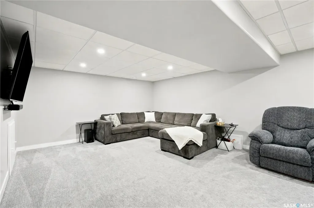 301 Fisher Crescent Saskatoon SK S7L 5E1