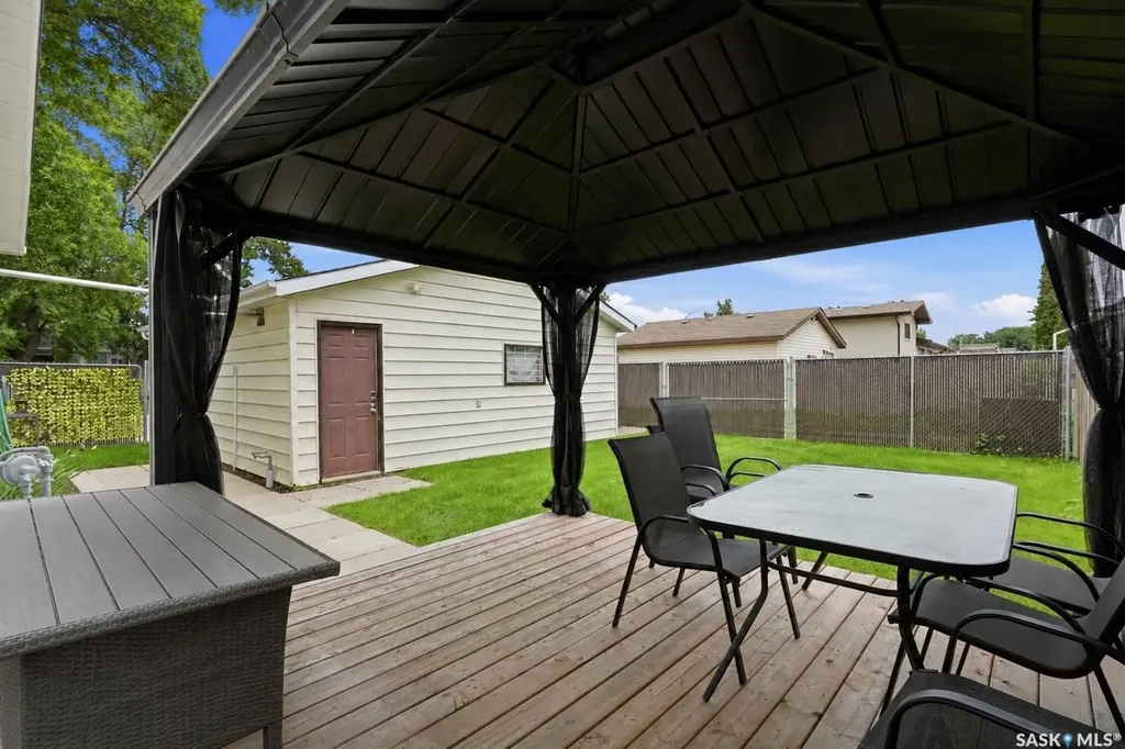 301 Fisher Crescent Saskatoon SK S7L 5E1