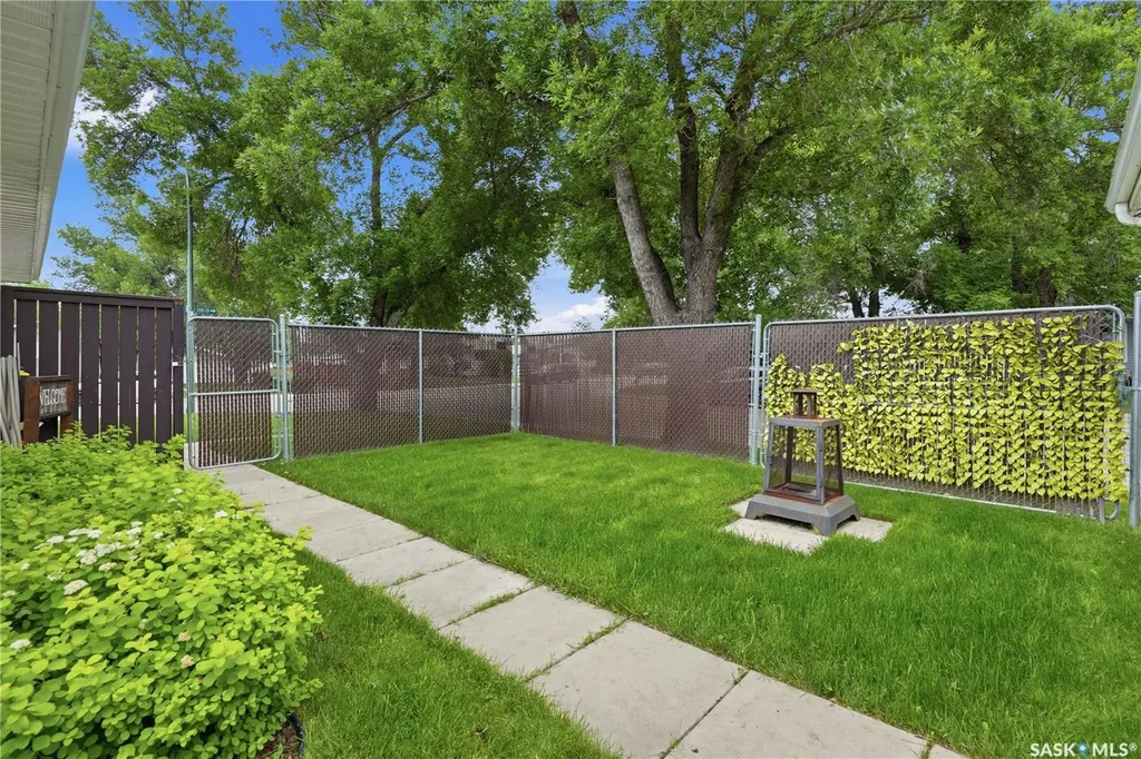 301 Fisher Crescent Saskatoon SK S7L 5E1