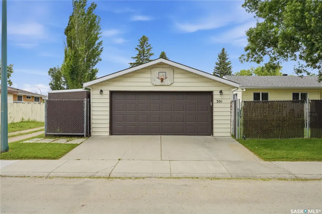 301 Fisher Crescent Saskatoon SK S7L 5E1