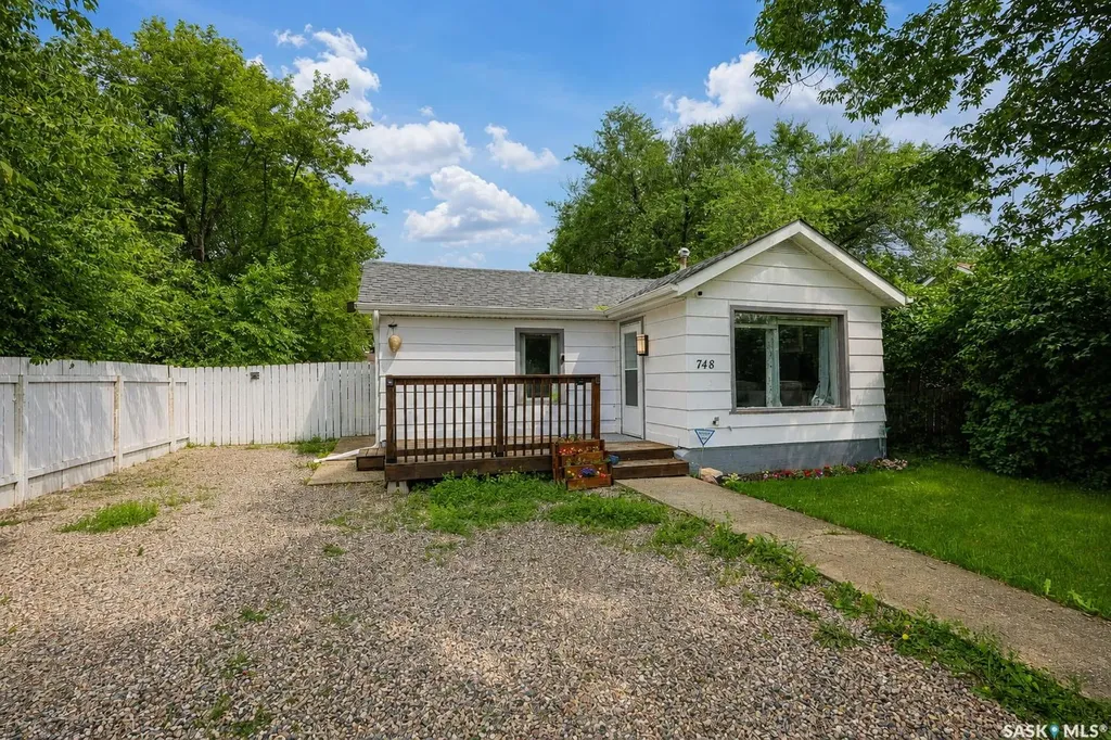 748 5th Street E Prince Albert SK S6V 0M5