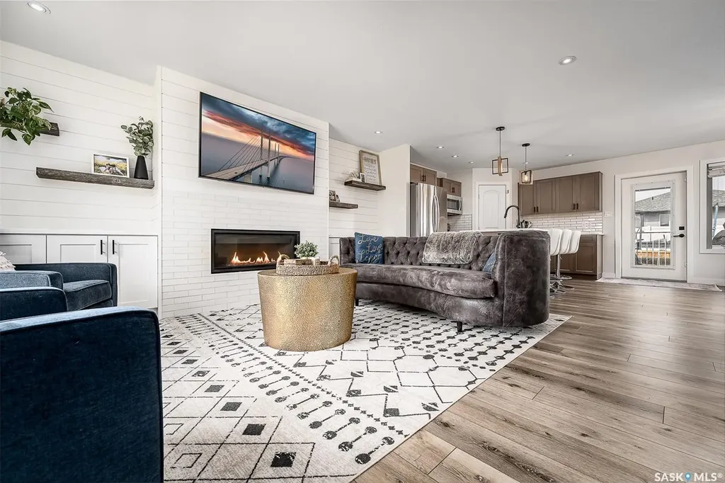 123 Hodges Crescent Moose Jaw SK S6J 0B1