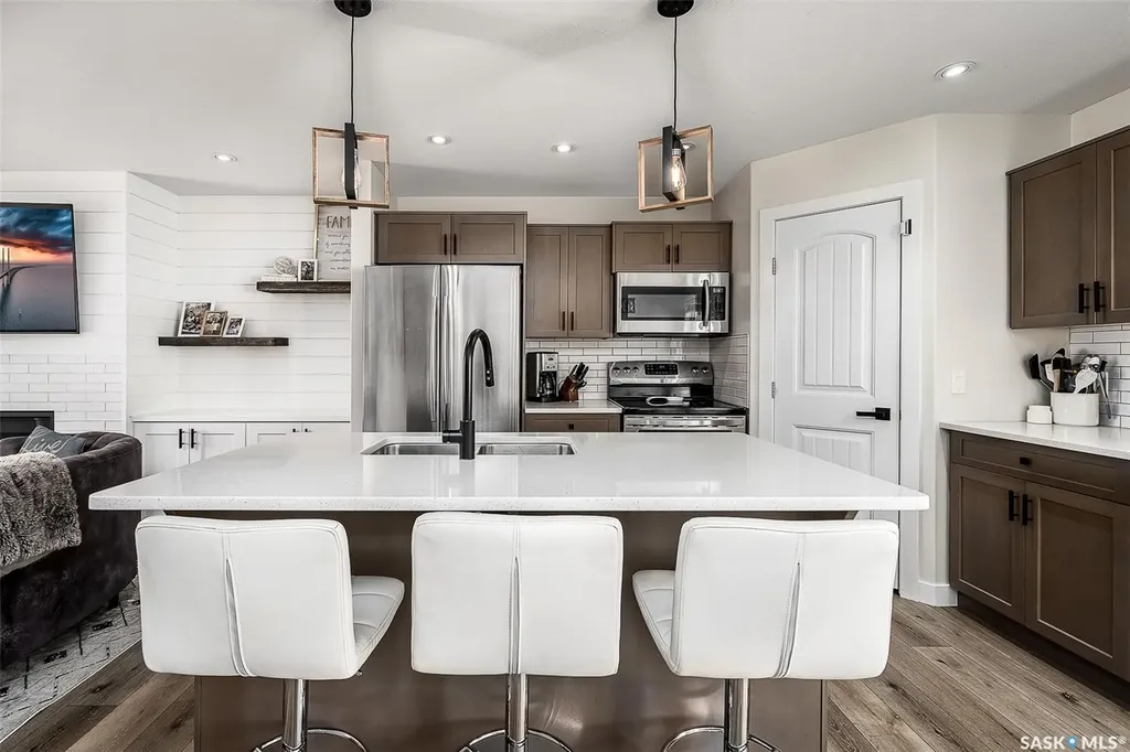 123 Hodges Crescent Moose Jaw SK S6J 0B1