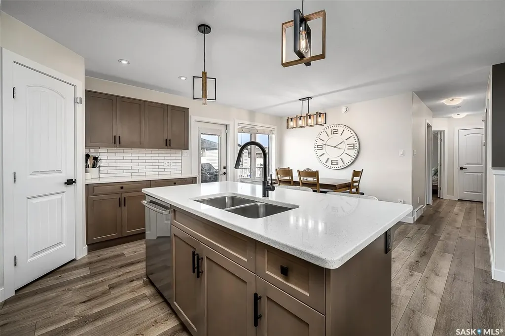 123 Hodges Crescent Moose Jaw SK S6J 0B1