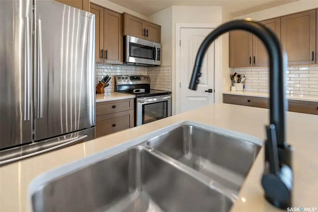 123 Hodges Crescent Moose Jaw SK S6J 0B1