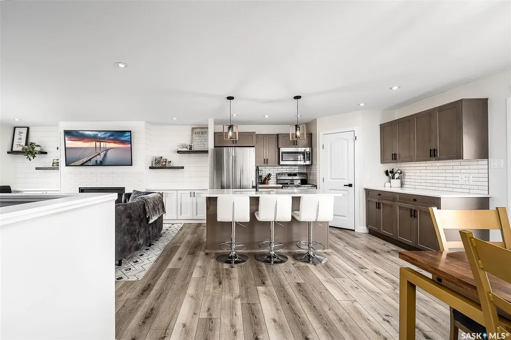 123 Hodges Crescent Moose Jaw SK S6J 0B1