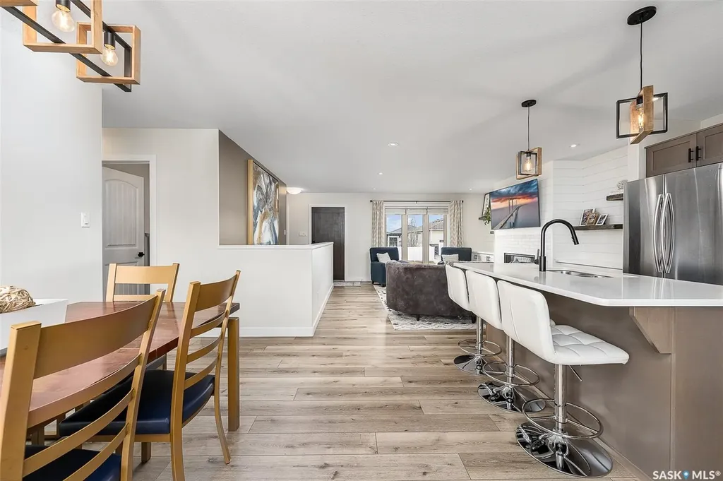 123 Hodges Crescent Moose Jaw SK S6J 0B1