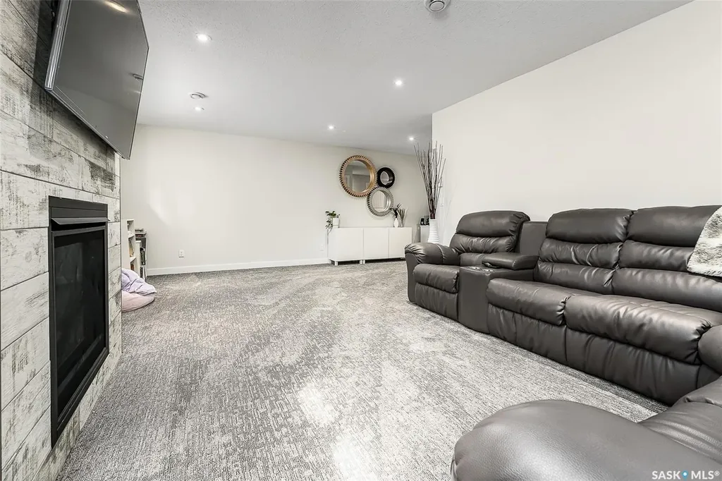 123 Hodges Crescent Moose Jaw SK S6J 0B1