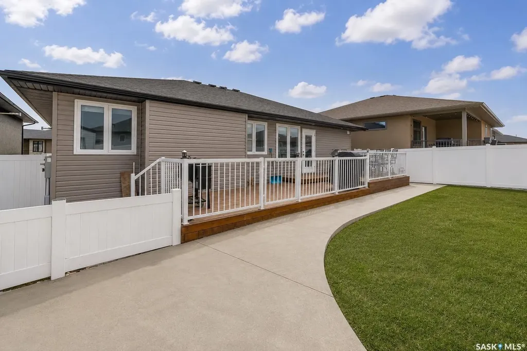 123 Hodges Crescent Moose Jaw SK S6J 0B1