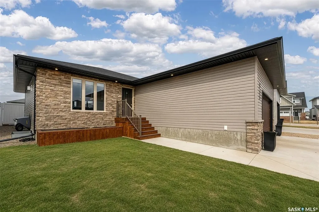 123 Hodges Crescent Moose Jaw SK S6J 0B1