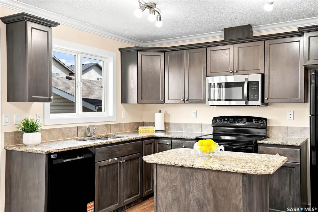 810 Hampton Circle Saskatoon SK S7R 0K1