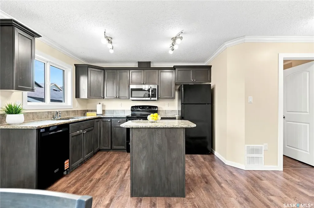 810 Hampton Circle Saskatoon SK S7R 0K1