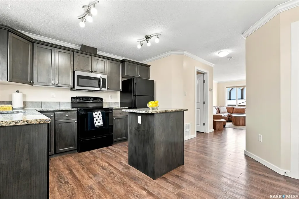 810 Hampton Circle Saskatoon SK S7R 0K1