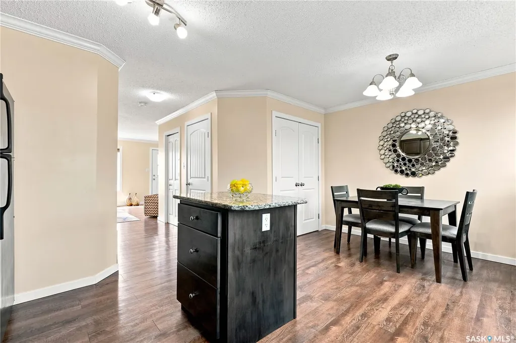 810 Hampton Circle Saskatoon SK S7R 0K1