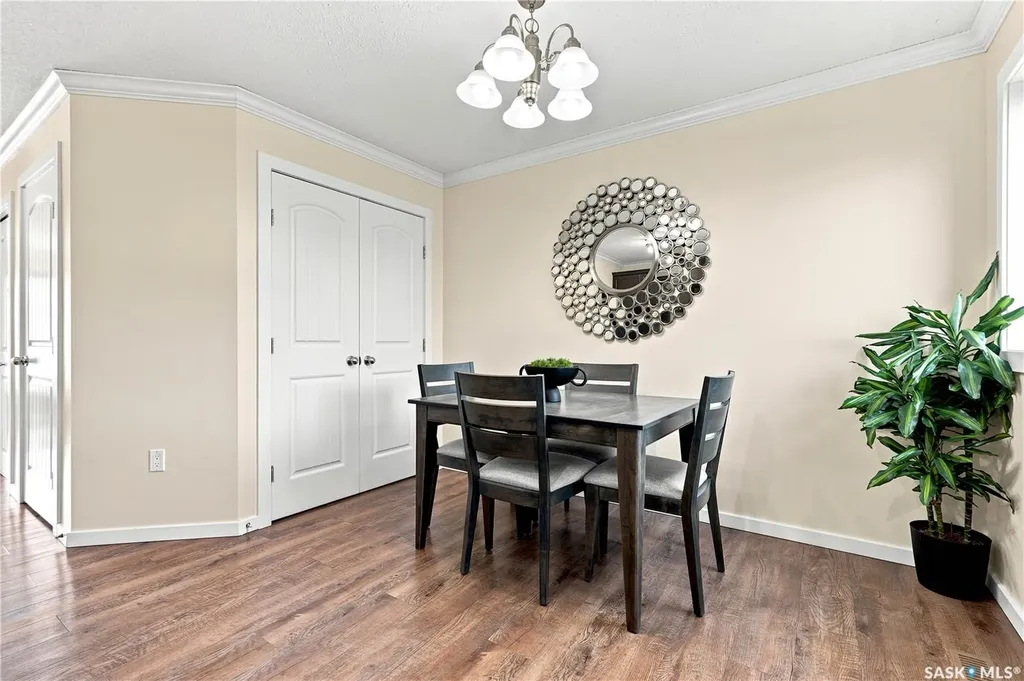 810 Hampton Circle Saskatoon SK S7R 0K1