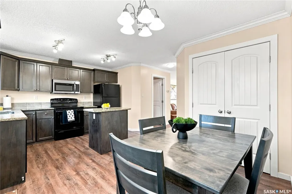 810 Hampton Circle Saskatoon SK S7R 0K1
