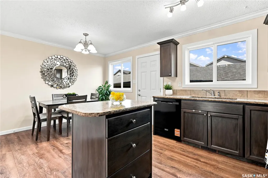 810 Hampton Circle Saskatoon SK S7R 0K1
