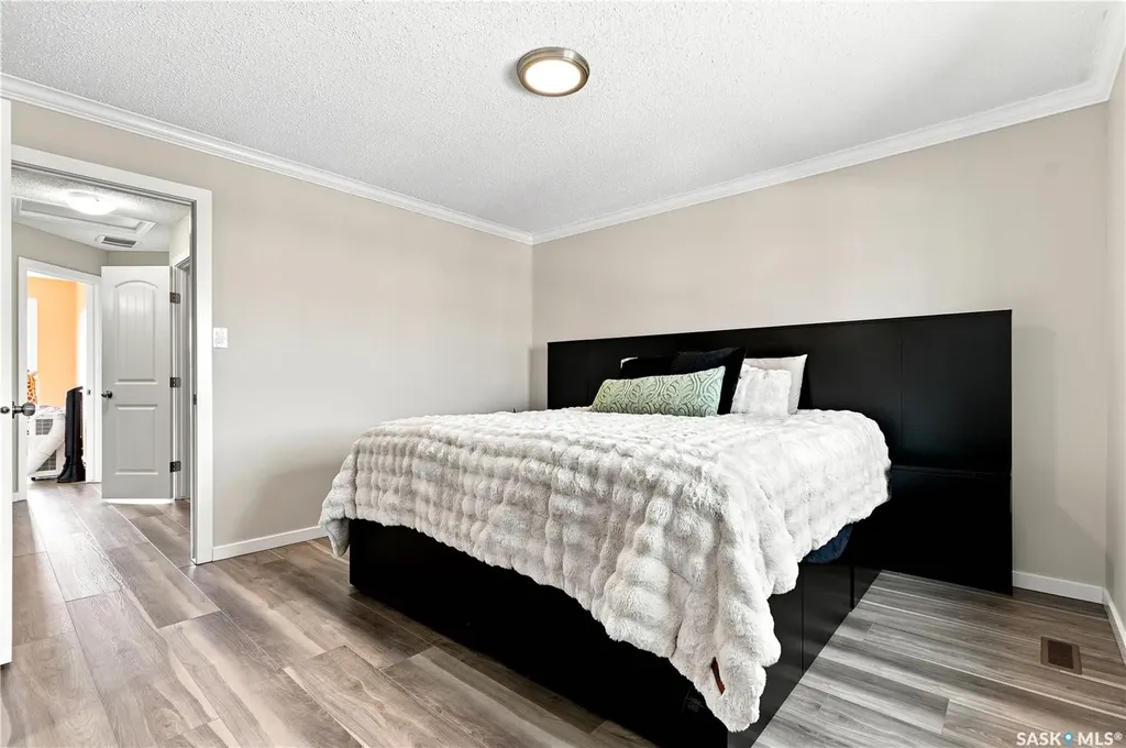 810 Hampton Circle Saskatoon SK S7R 0K1