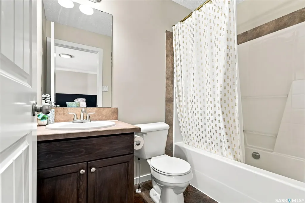 810 Hampton Circle Saskatoon SK S7R 0K1