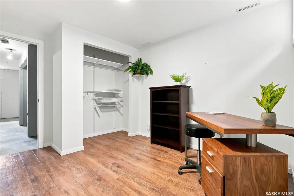 810 Hampton Circle Saskatoon SK S7R 0K1