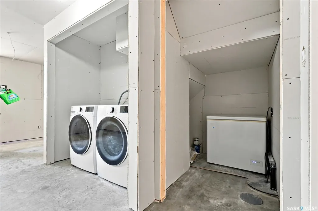 810 Hampton Circle Saskatoon SK S7R 0K1