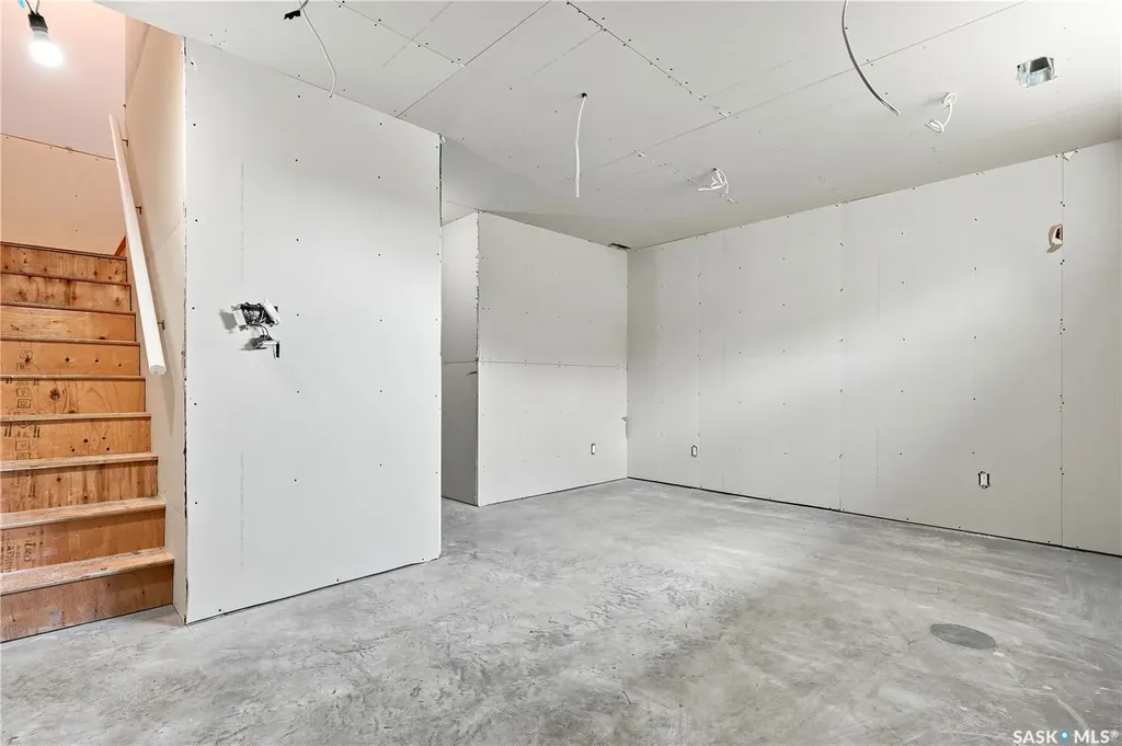 810 Hampton Circle Saskatoon SK S7R 0K1