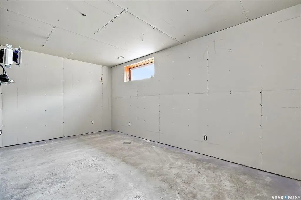 810 Hampton Circle Saskatoon SK S7R 0K1