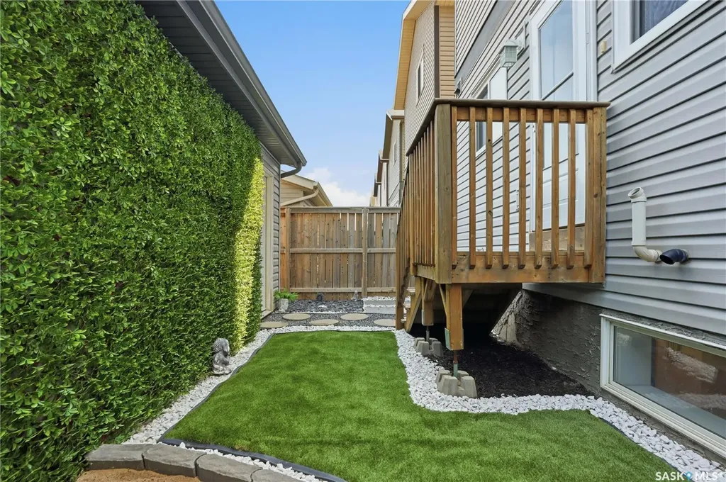 810 Hampton Circle Saskatoon SK S7R 0K1