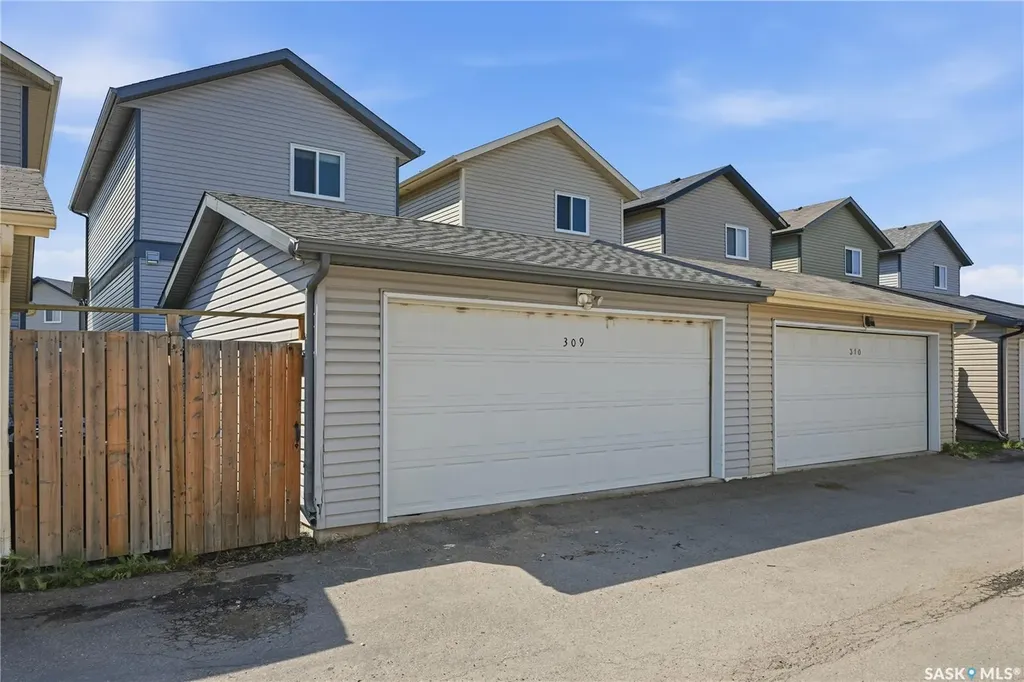 810 Hampton Circle Saskatoon SK S7R 0K1