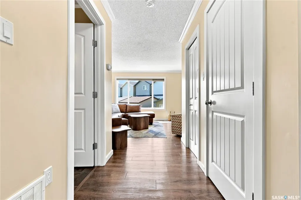 810 Hampton Circle Saskatoon SK S7R 0K1