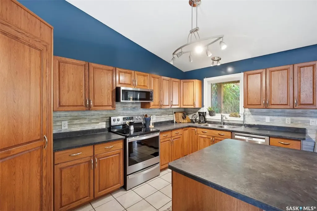 612 Giesbrecht Court Martensville SK S0K 2T2