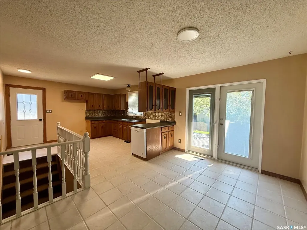 305 2nd Avenue E Kindersley SK S0L 1S0