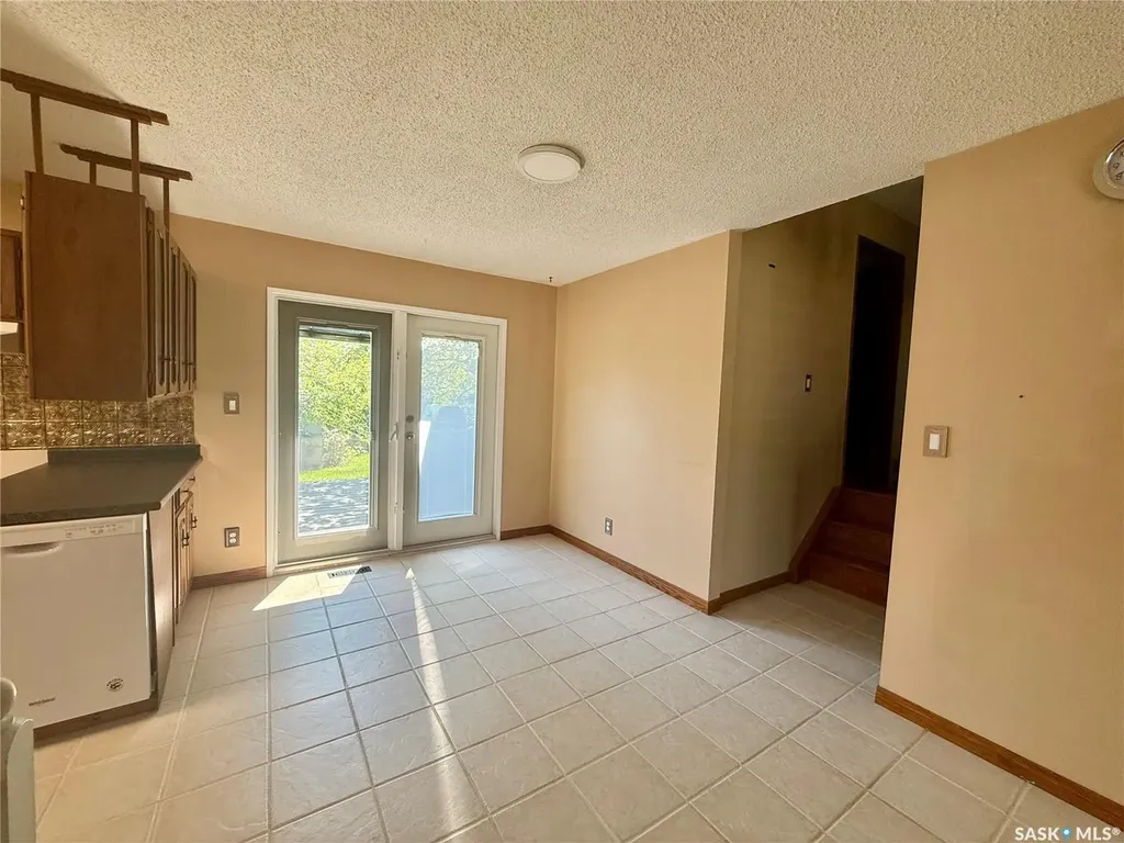 305 2nd Avenue E Kindersley SK S0L 1S0