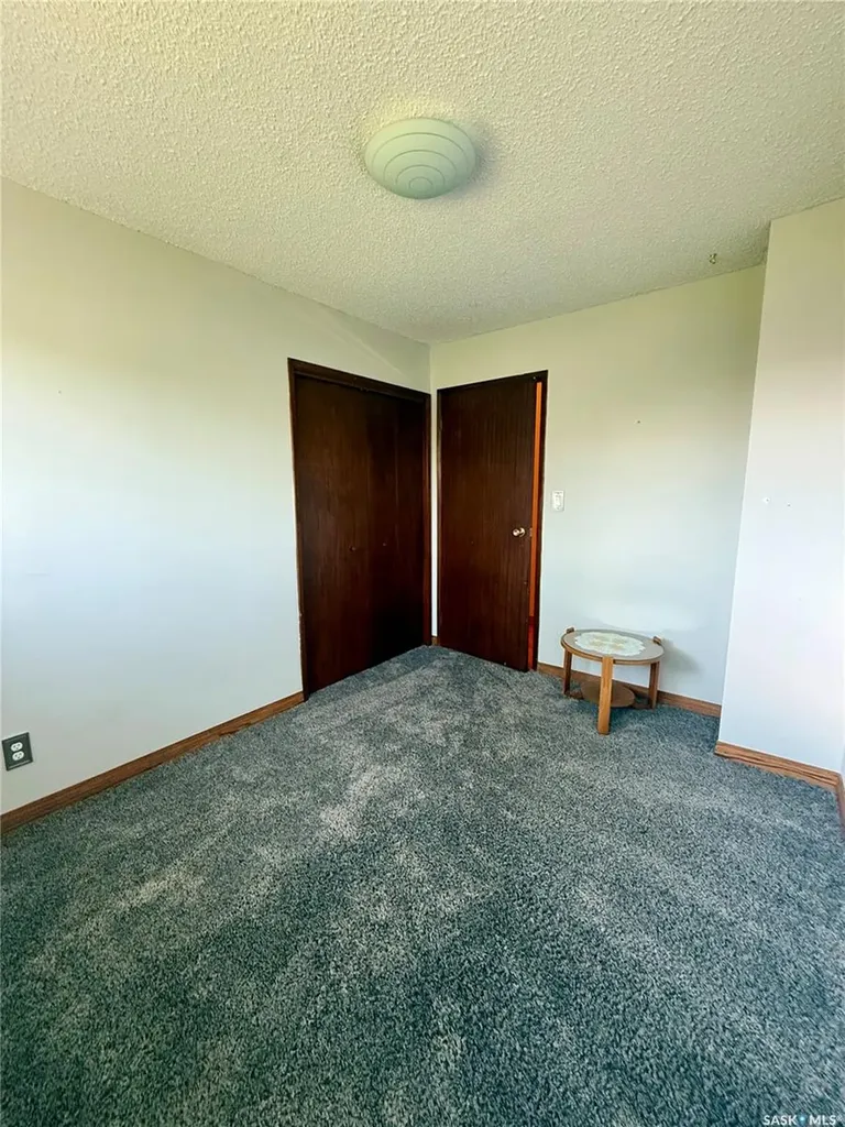305 2nd Avenue E Kindersley SK S0L 1S0