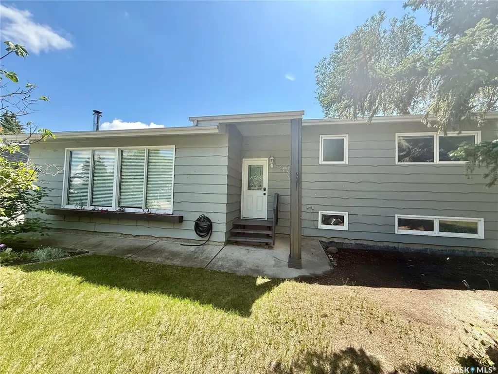 305 2nd Avenue E Kindersley SK S0L 1S0