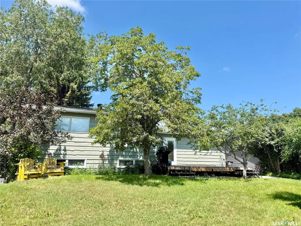 305 2nd Avenue E Kindersley SK S0L 1S0