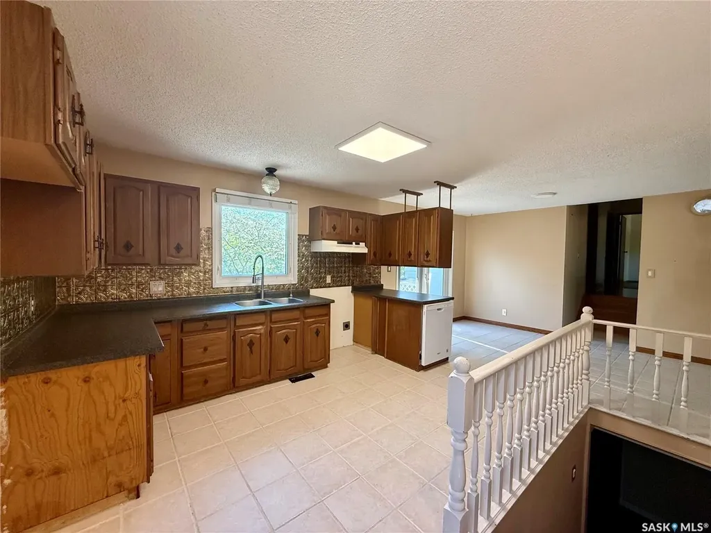 305 2nd Avenue E Kindersley SK S0L 1S0