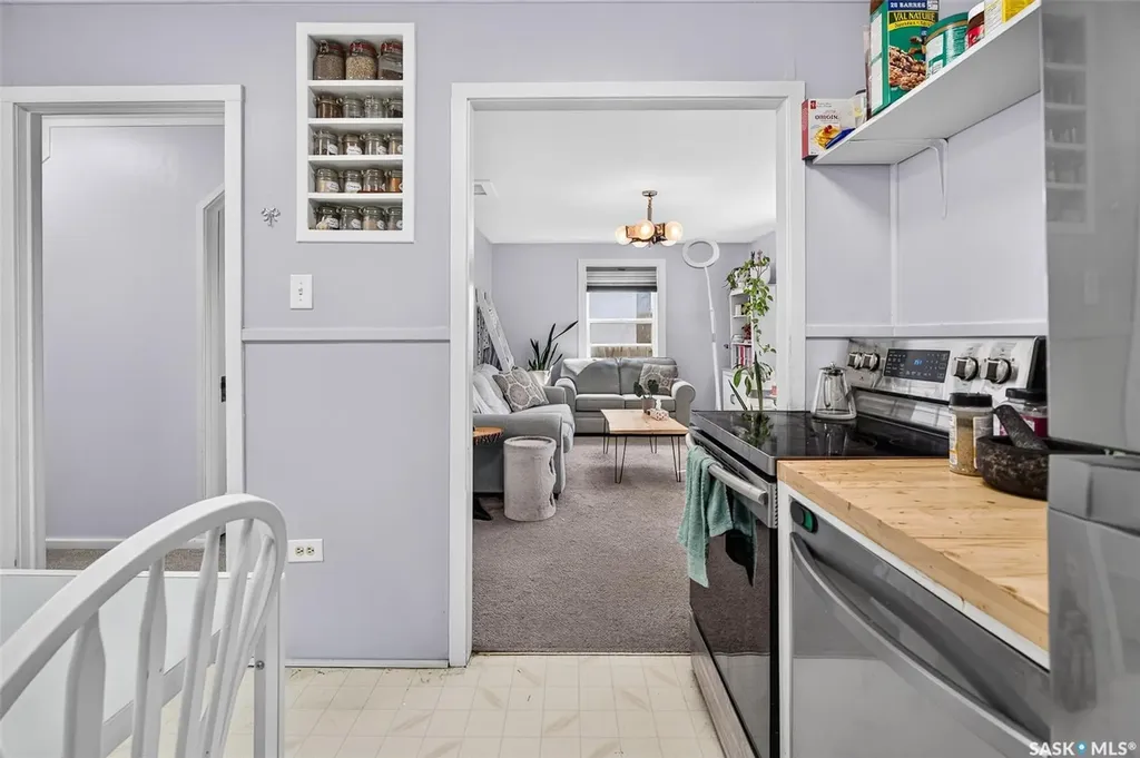 811 4th Avenue NW Moose Jaw SK S6H 3W8
