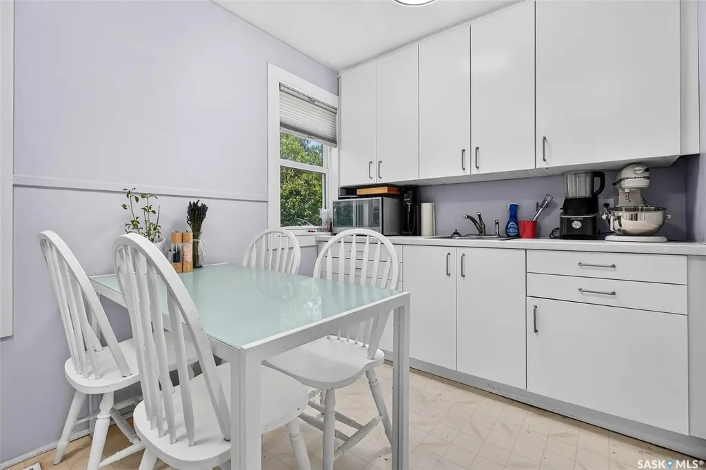 811 4th Avenue NW Moose Jaw SK S6H 3W8