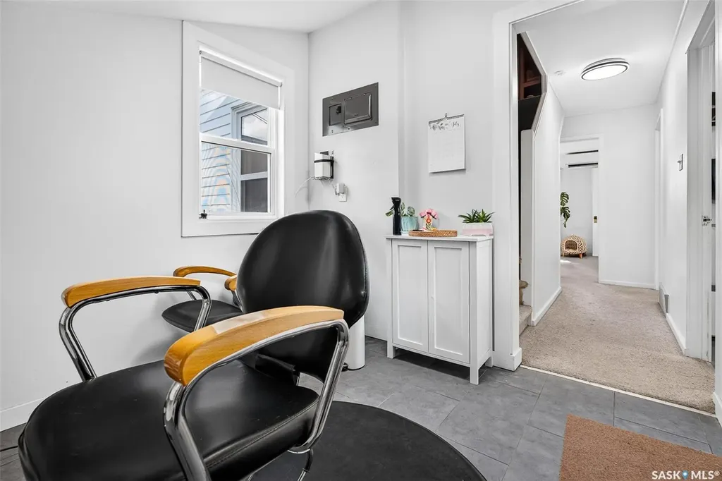 811 4th Avenue NW Moose Jaw SK S6H 3W8