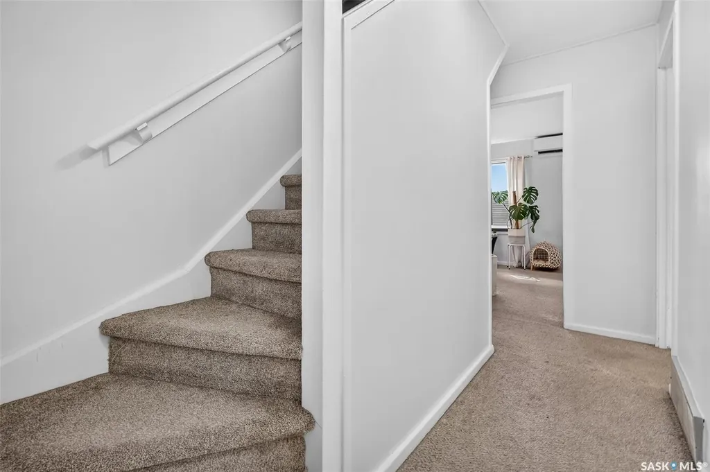 811 4th Avenue NW Moose Jaw SK S6H 3W8