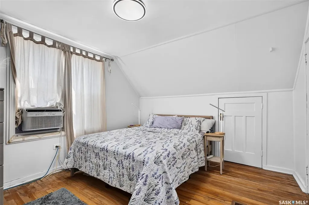 811 4th Avenue NW Moose Jaw SK S6H 3W8
