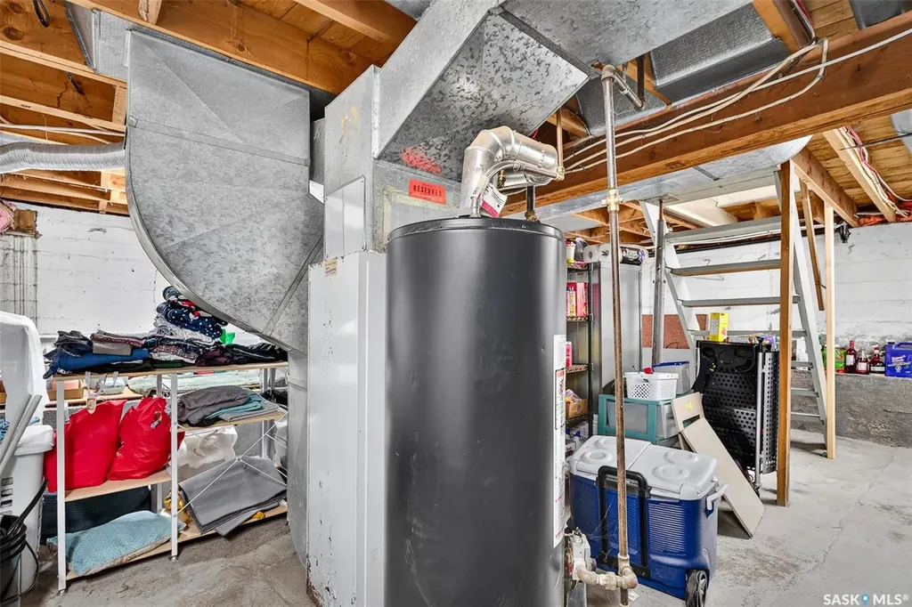 811 4th Avenue NW Moose Jaw SK S6H 3W8