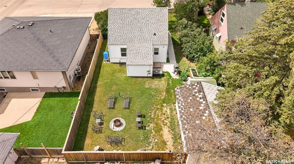 811 4th Avenue NW Moose Jaw SK S6H 3W8