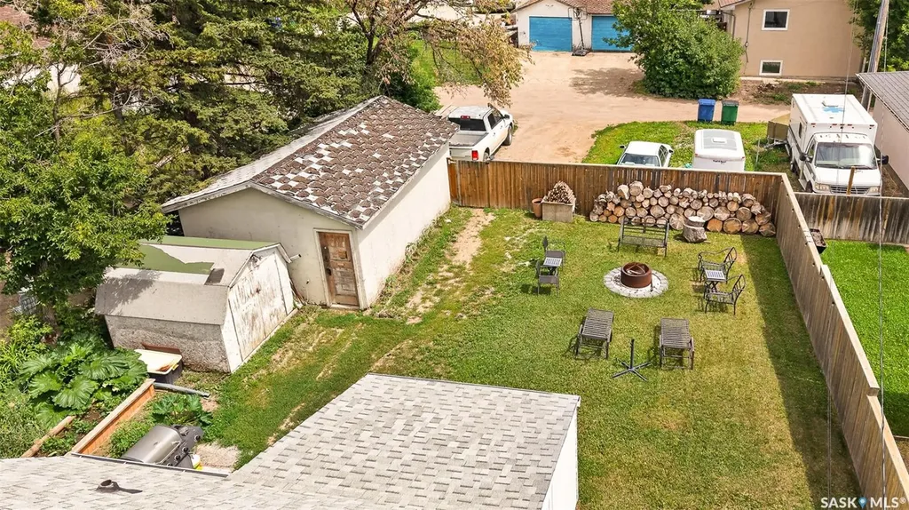 811 4th Avenue NW Moose Jaw SK S6H 3W8