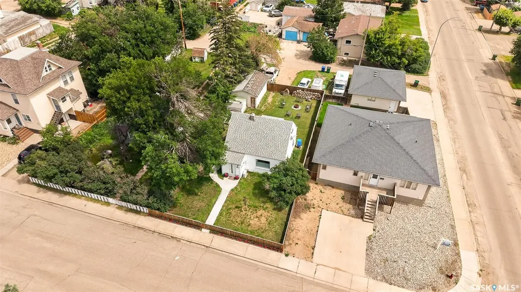 811 4th Avenue NW Moose Jaw SK S6H 3W8