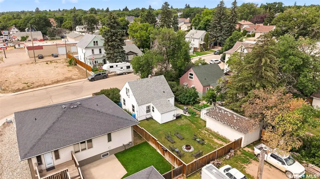 811 4th Avenue NW Moose Jaw SK S6H 3W8