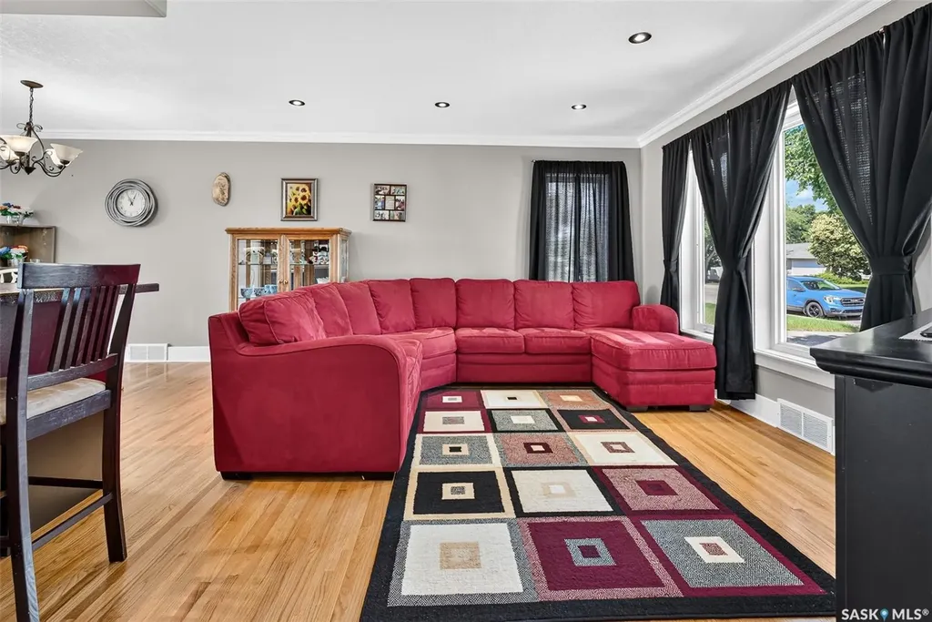 937 Grace Street Moose Jaw SK S6H 3B9